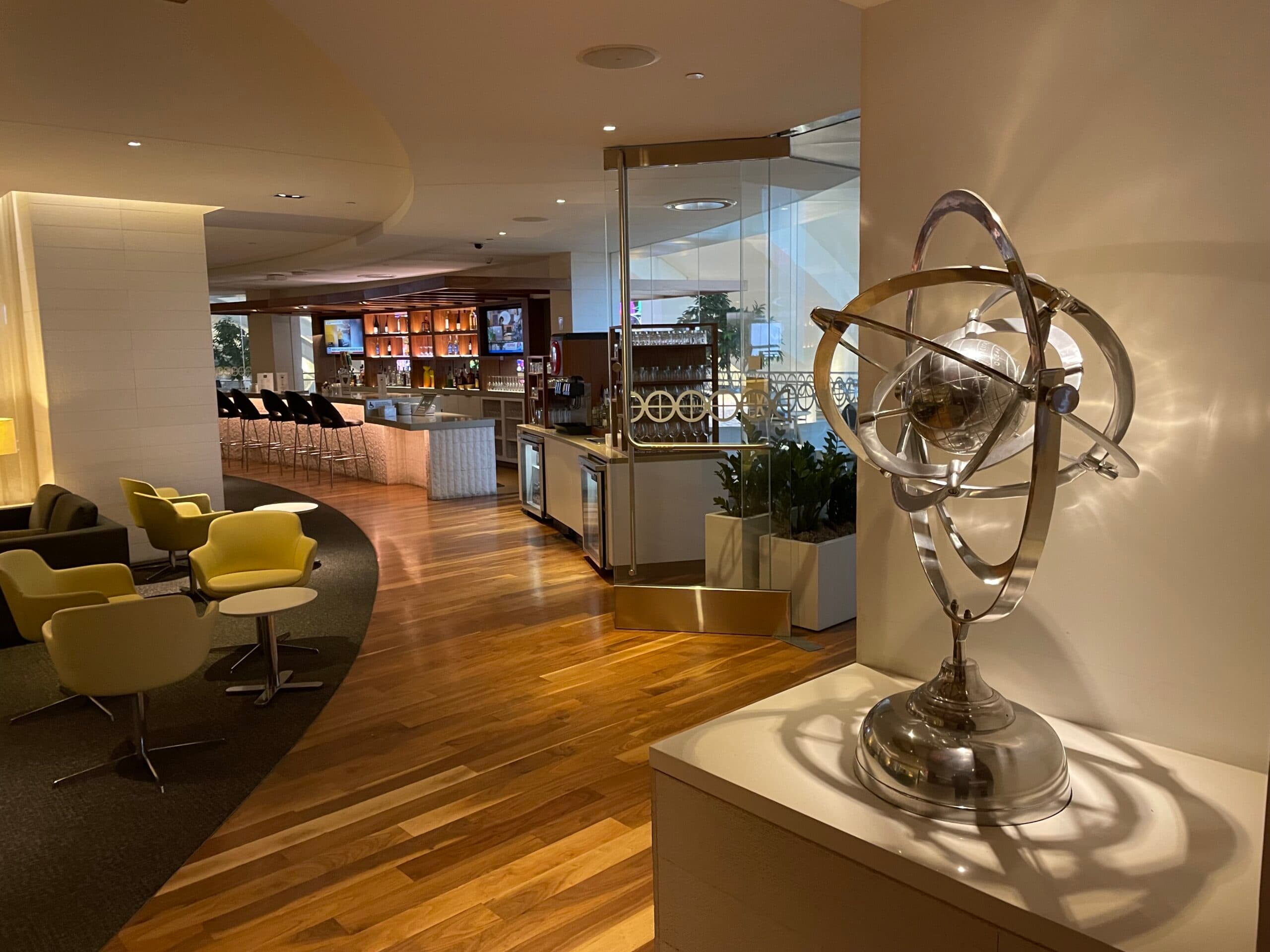 Featured image: Lounge Atlas online lounge booking is now live in LAX!